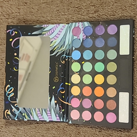 BH cosmetics 3 eyeshadow palettes - Picture 3 of 10